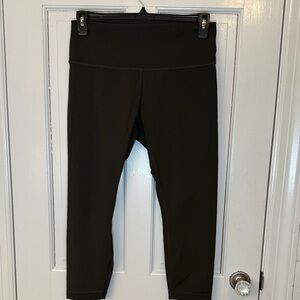 Lululemon Dark Green Wunder Under Crop Leggings‎ size 12 EUC